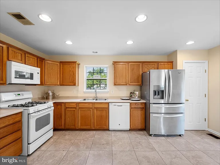 303 Pendleton Ln — Photo 4