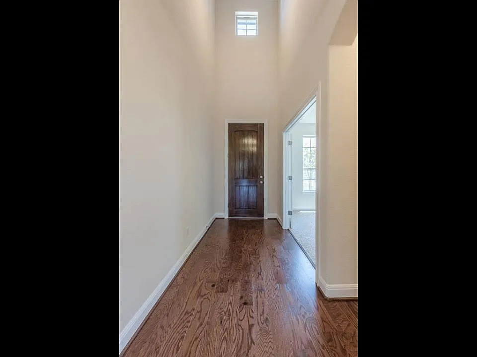 5 bed, 3727 sqft, $3,349 — Photo 3