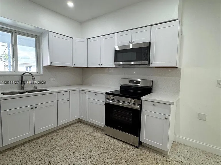 4700 SW 7th St — Photo 4