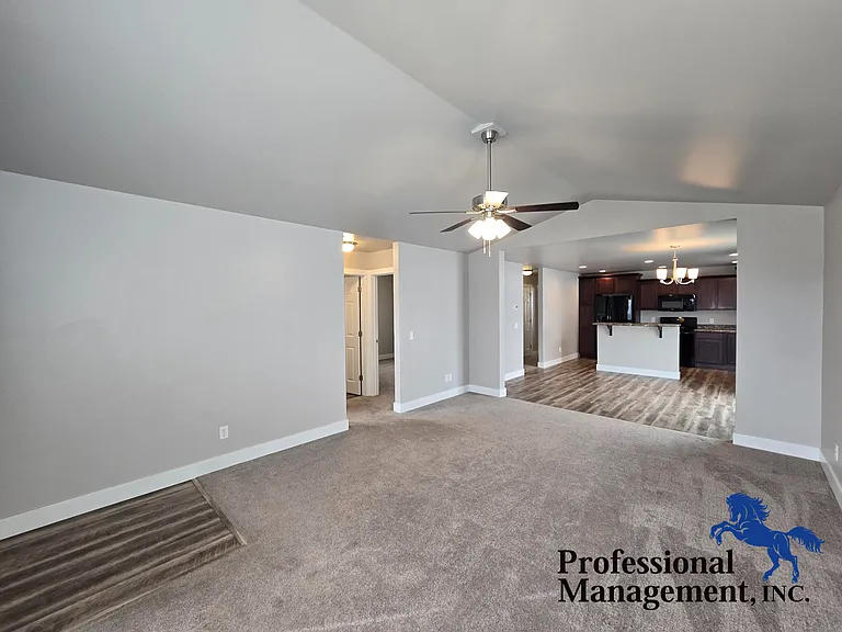 2314 Acacia Cir — Photo 2