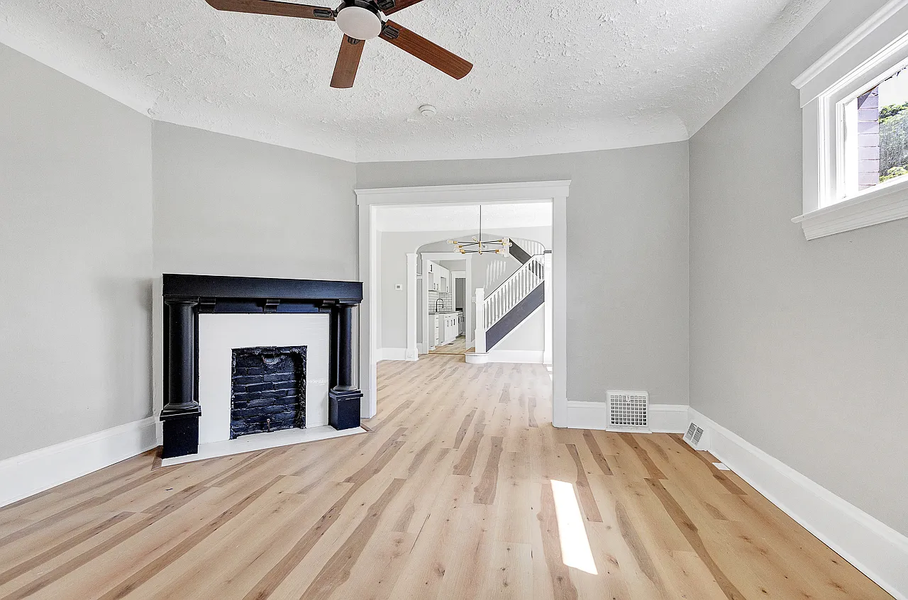 5 bed, 3670 sqft, $1,600 — Photo 3