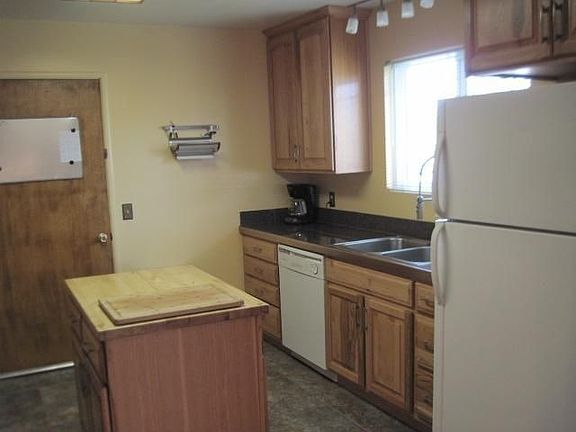 4th image of 634 E 24th St