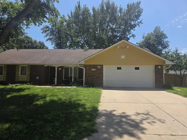 1923 E 13th Ave, Winfield, KS 67156