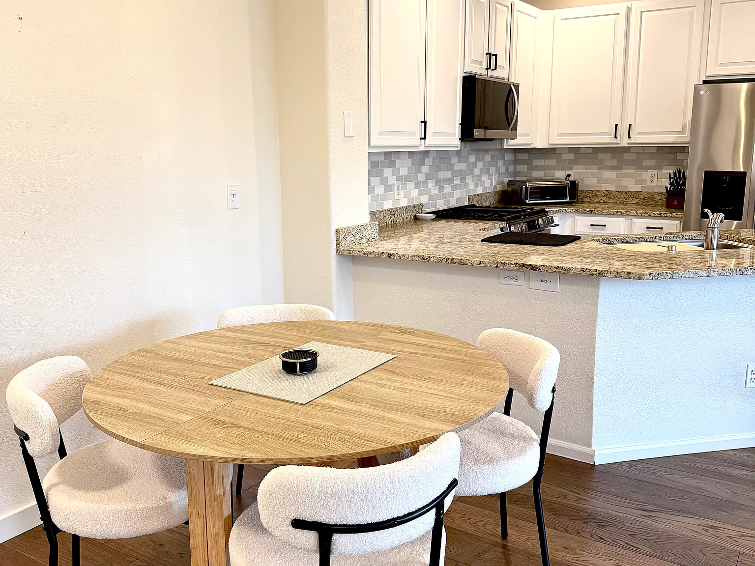 9465 Carlyle Park Pl — Photo 3