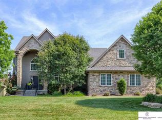 21412 Hickory St, Elkhorn, NE 68022