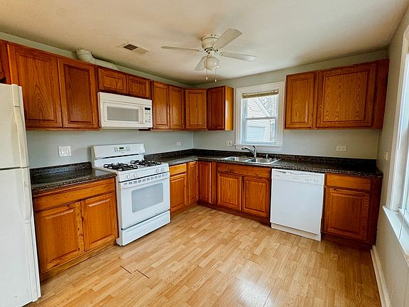 4th image of 366 N Slusser St
