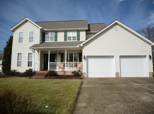 10 Meadow Ridge Dr, Hurricane, WV 25526