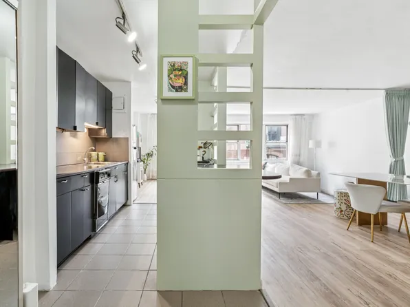 136 East 56th Street 10H image 3 of 10