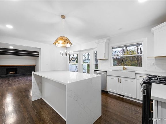 3rd image of 321 E Shady Dr