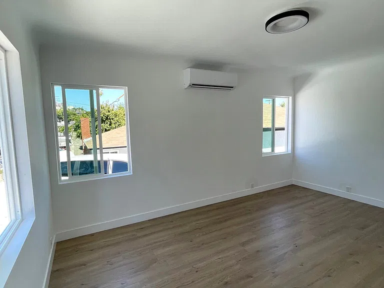 955 N Hicks Ave — Photo 16