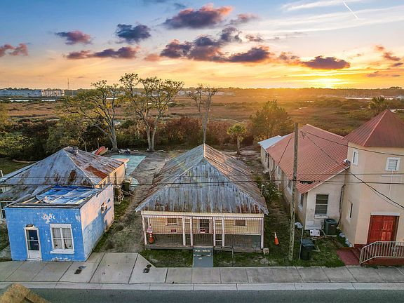 2nd image of 224 Riberia St