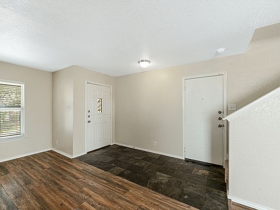 Entry/Foyer