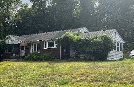 2nd image of 129 Jay St