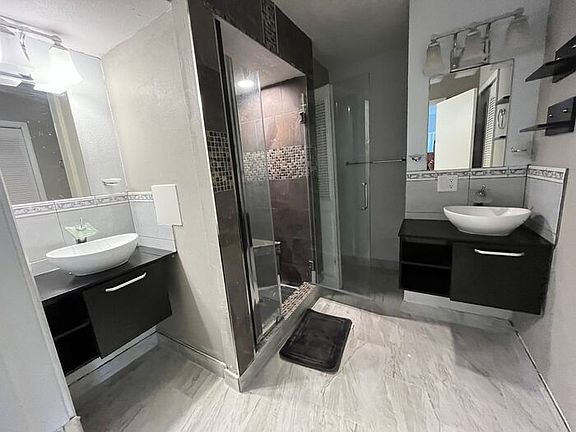 2nd image of 2649 Crown Ct