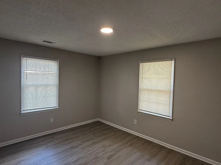 314 Hamilton Dr NE — Photo 5