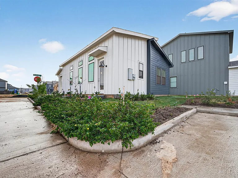 1213 Mercantile St — Photo 34