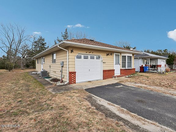 3rd image of 192 Charlotteville Drive S