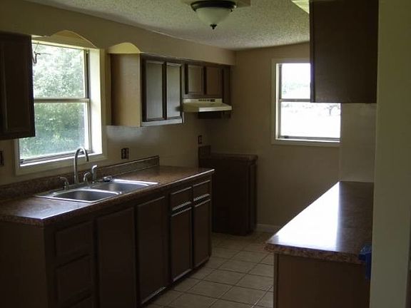 Kitchen (appl not shown)