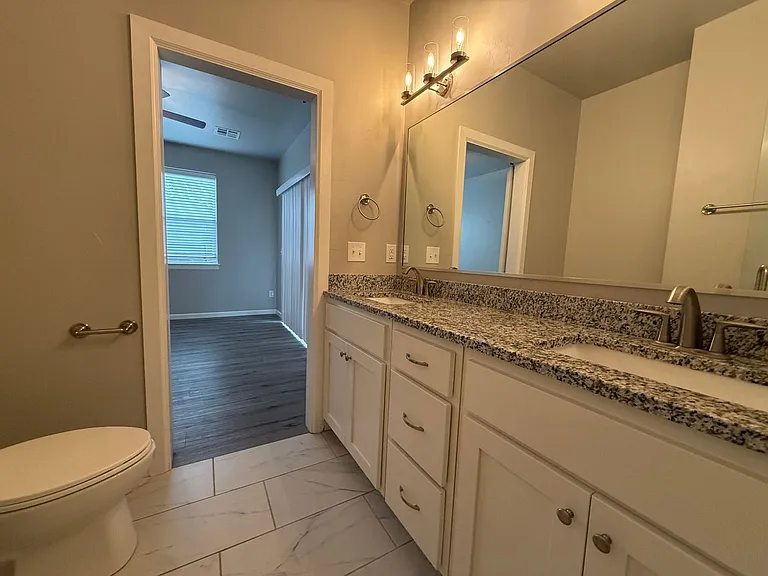 1138 N Blackwelder Ave #1 — Photo 8
