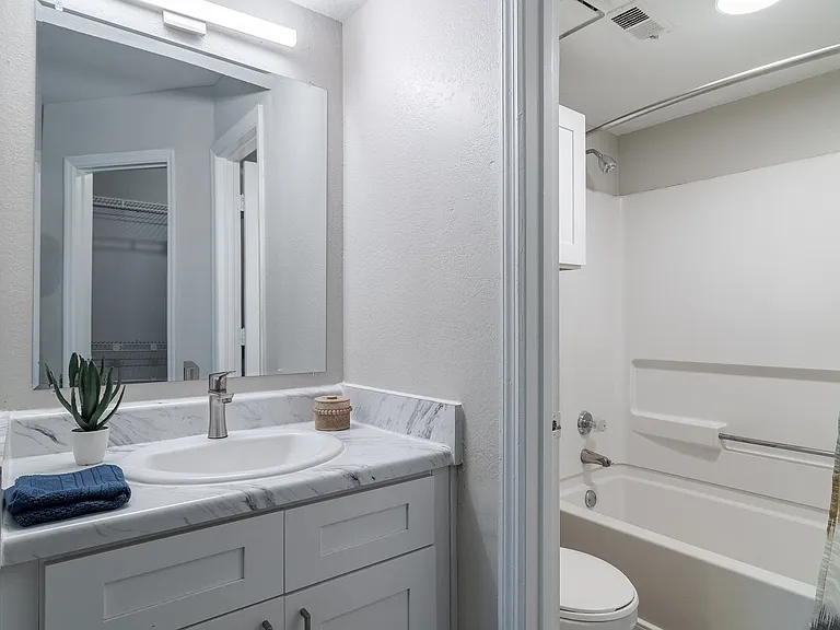 Grove at Stonebrook Apartments and Townhomes — Photo 7