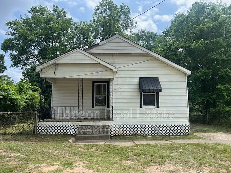 2551 Claiborne Ave