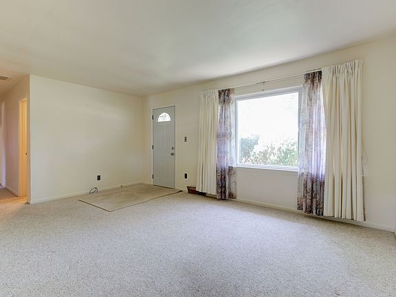 2nd image of 1185 Eastview Dr