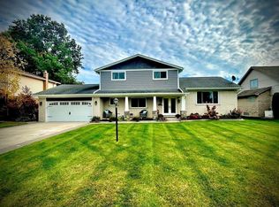 49642 Regatta Dr, New Baltimore, MI
