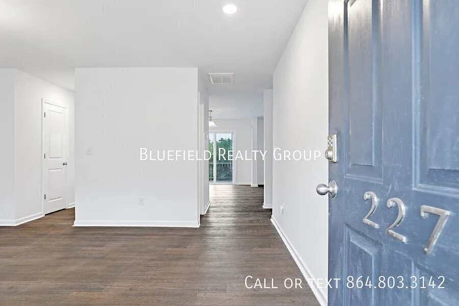 Spacious 4-Bedroom, 3.5-Bath Home with Finished Walkout Basement & Wet Bar $2,400/mo rent — Photo 3