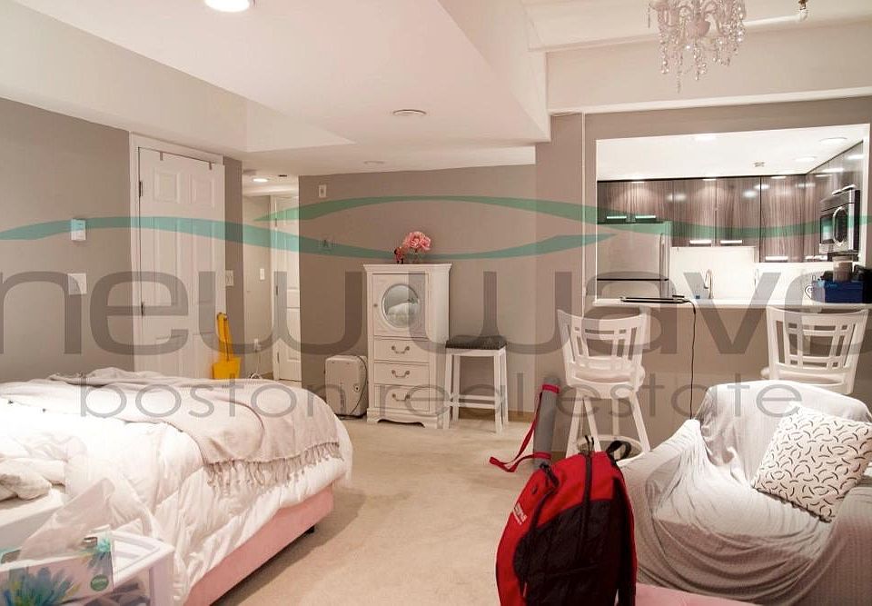2nd image of 122 Peterborough St #B