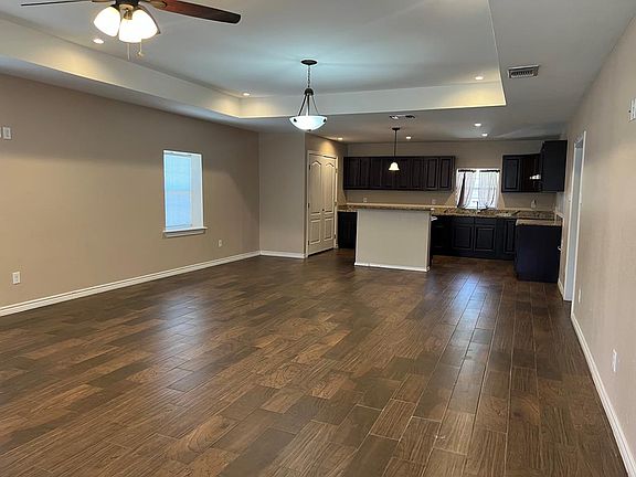 3rd image of 1304 Paseo Dr