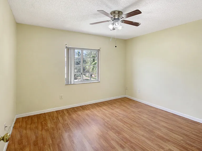 401 203rd Ave — Photo 10