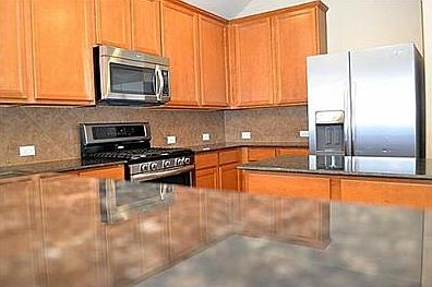 3rd image of 809 Silvermoon Dr