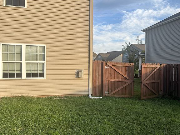 4th image of 217 Hartleigh Dr