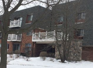 904 Ridge Sq APT 311, Elk Grove Village, IL 60007