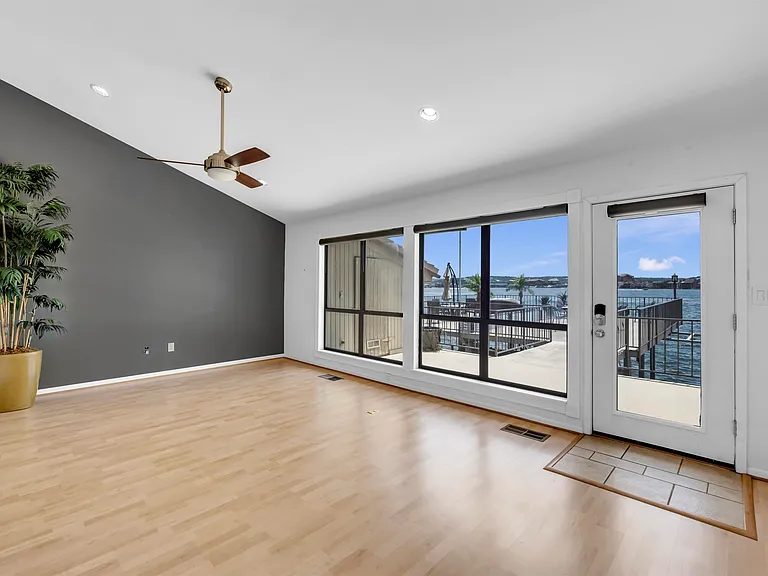 533 Lighthouse Dr — Photo 15