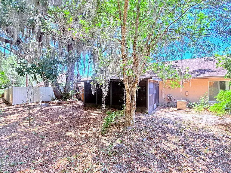 124 Clear Lake Cir — Photo 32