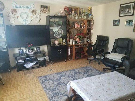 2nd image of 105 Linden Ave
