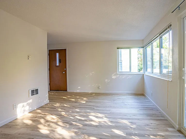 4456 Whitman Ave N — Photo 14
