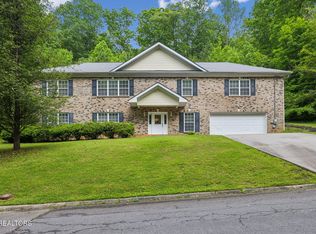 150 Glassboro Dr, Oak Ridge, TN 37830