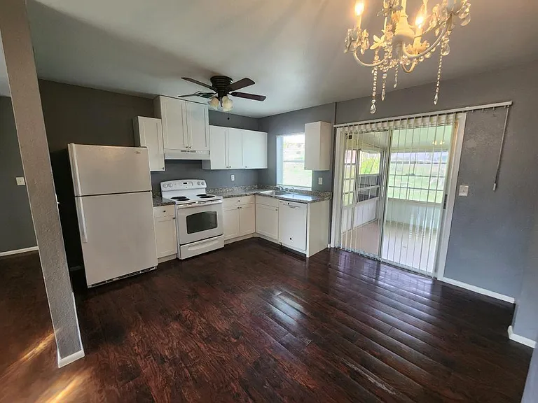 3985 Avanti Cir — Photo 8