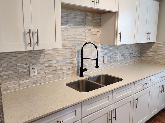 Kitchen Pic 1