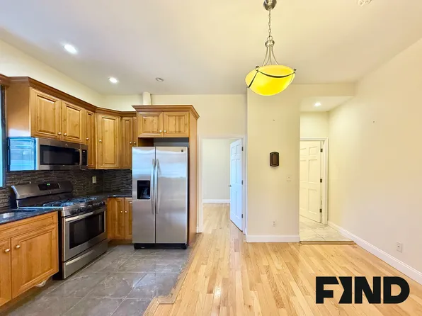 169 Sackett Street image 8 of 27