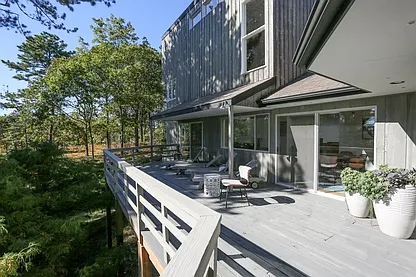 Hamptons Year Round or Summer Rental! — Photo 2