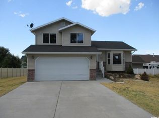 1043 N 750 W, Clinton, UT 84015