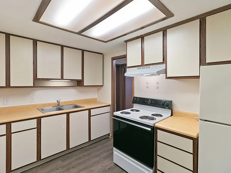 1373 Montgomery Ct — Photo 30