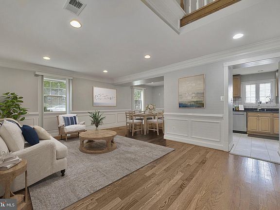 3rd image of 304 N Lincoln Ave
