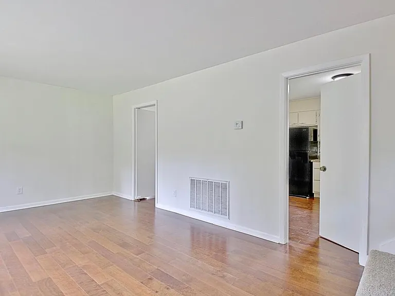 745 Anderson Dr — Photo 16