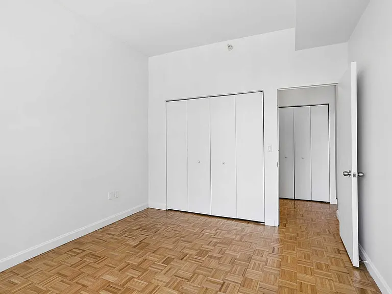 360 W 43rd St #S4D — Photo 13