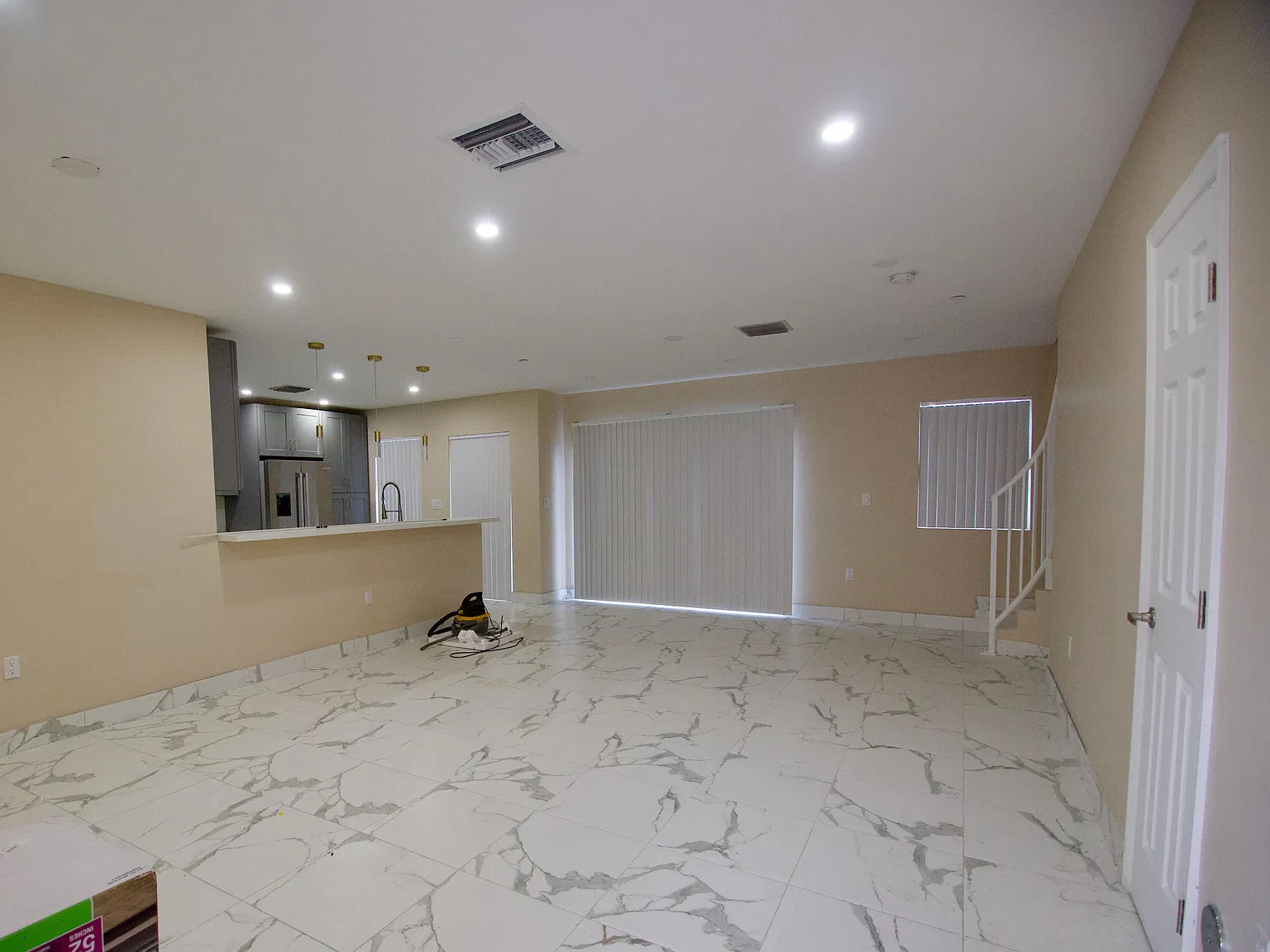 3 bed, 2.5 bath, 2100 sqft, $3,500 — Photo 4