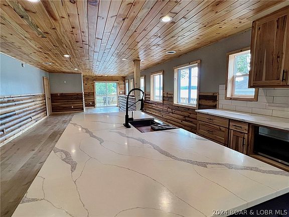 5th image of 747 Applewood Dr